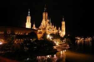 Basilika El Pilar, Zaragoza, bei Nacht