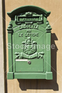 italienischer grüner Blech-Briefkasten